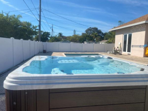Paradise Pool House in Dania